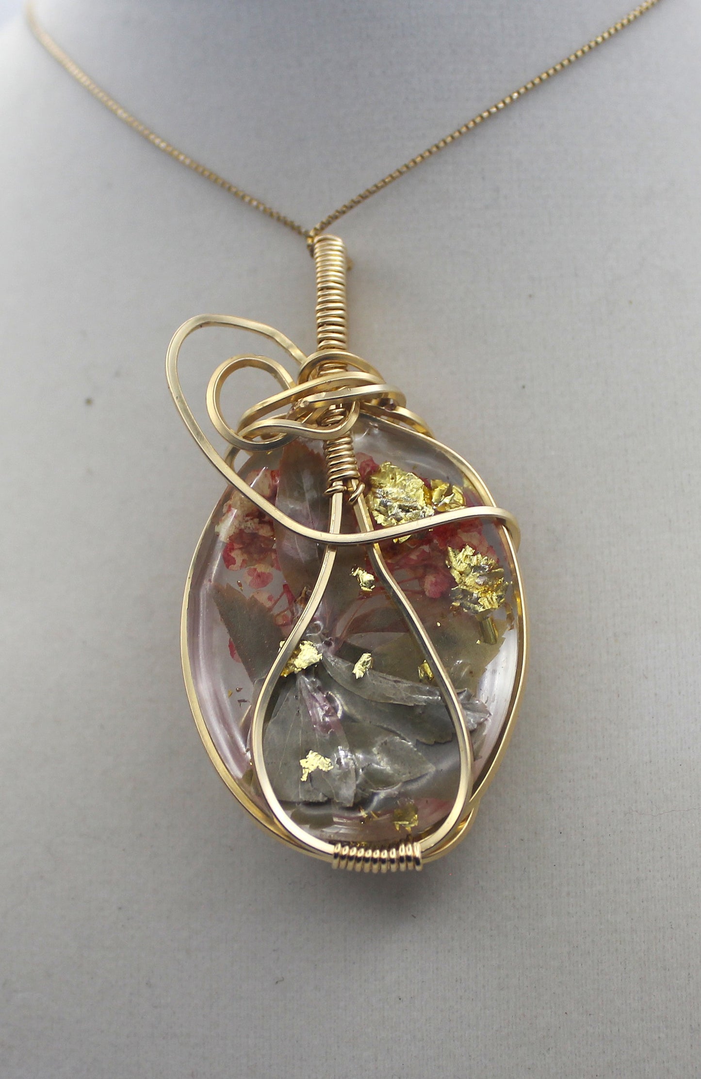 Gold Flower Resin Pendant Necklace