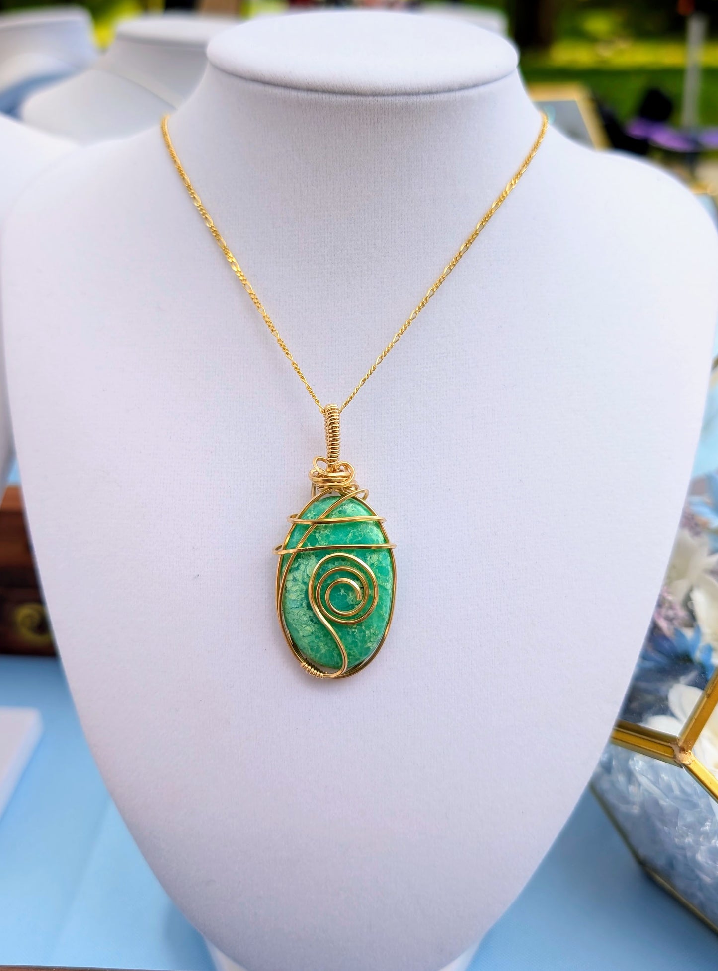 Chrysoprase Cabochon *Gold*