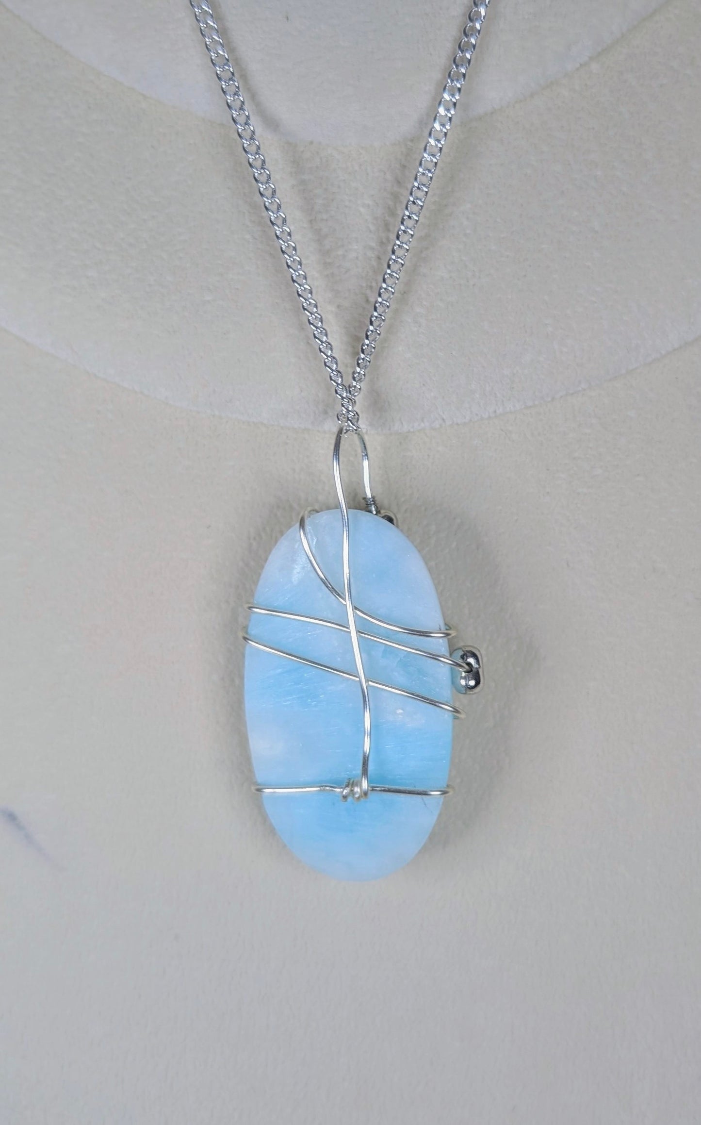 Blue Aragonite Cabochon Heart Flow Necklace