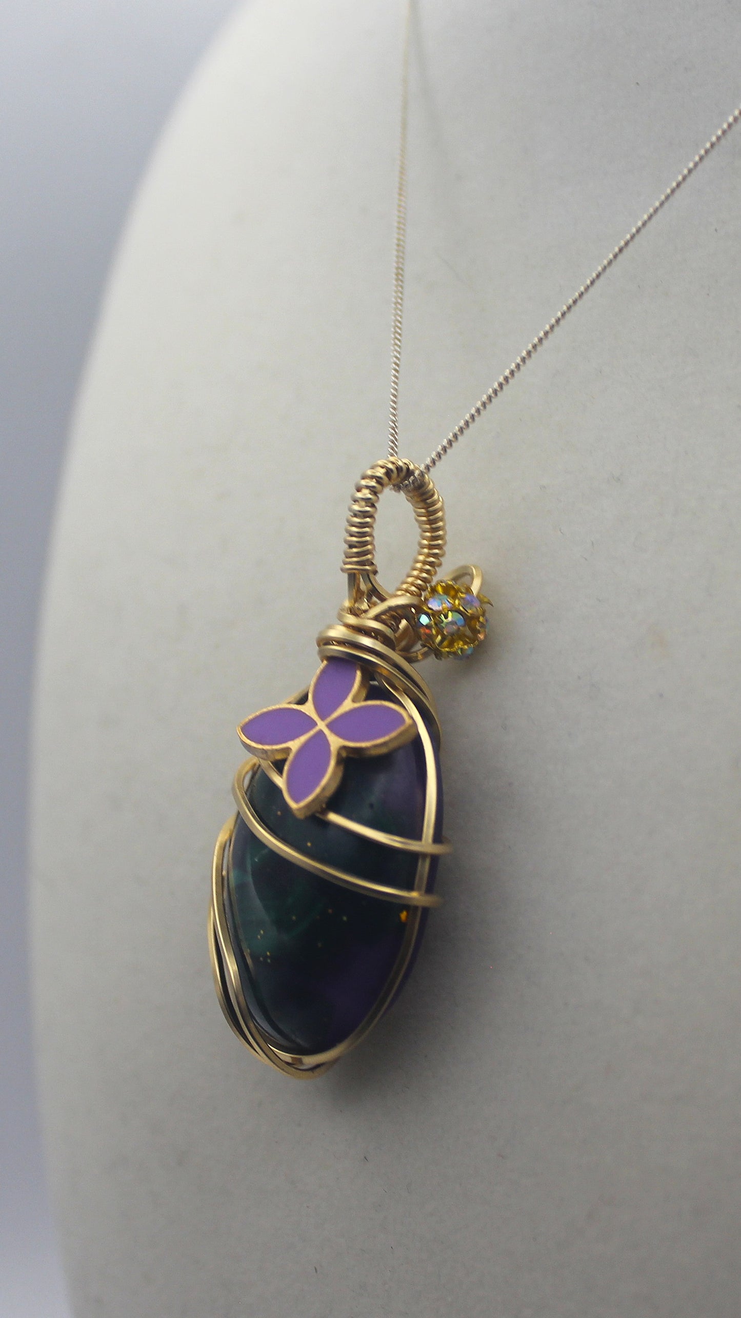 Gold Malachite Resin Flower Pendant Necklace