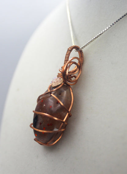 Raw Copper Resin Sunstone Chip Mini Flower Pendant Necklace