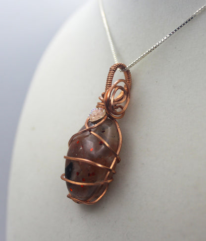 Raw Copper Resin Sunstone Chip Mini Flower Pendant Necklace