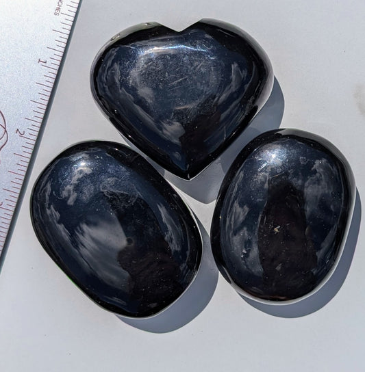 Onyx Palm Stones