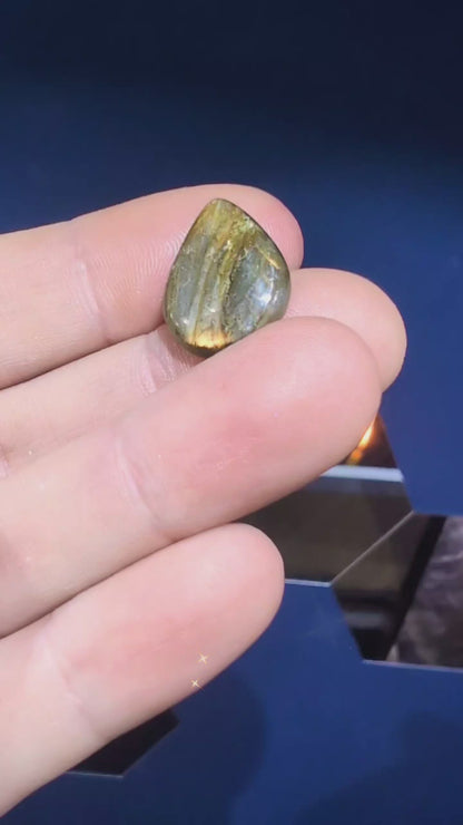 Raw Copper Labradorite Bracelet – One-of-a-Kind Handcrafted Wire-Wrapped Cuff
